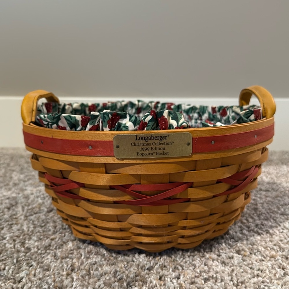 Vintage Longaberger 1999 Christmas Collection Popcorn Basket Holly Liner